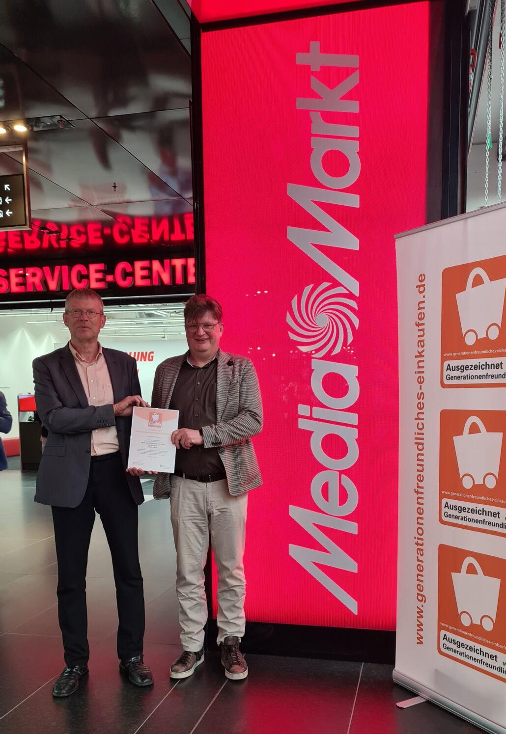 Der MediaMarkt in den Höfen am Brühl, Leipzig erhält das Qualitätszeichen "Ausgezeichnet Generationenfreundlich"